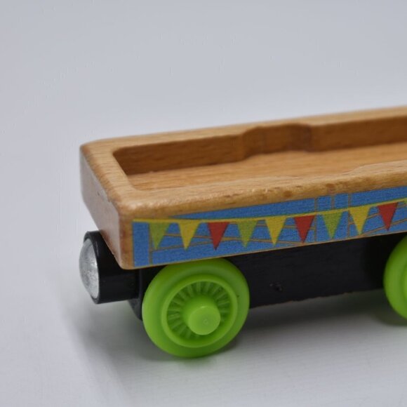 Thomas & Friends The Train Birthday Cake Cargo Wooden Magnet Car Flatbed GGG69 - Picture 2 of 6